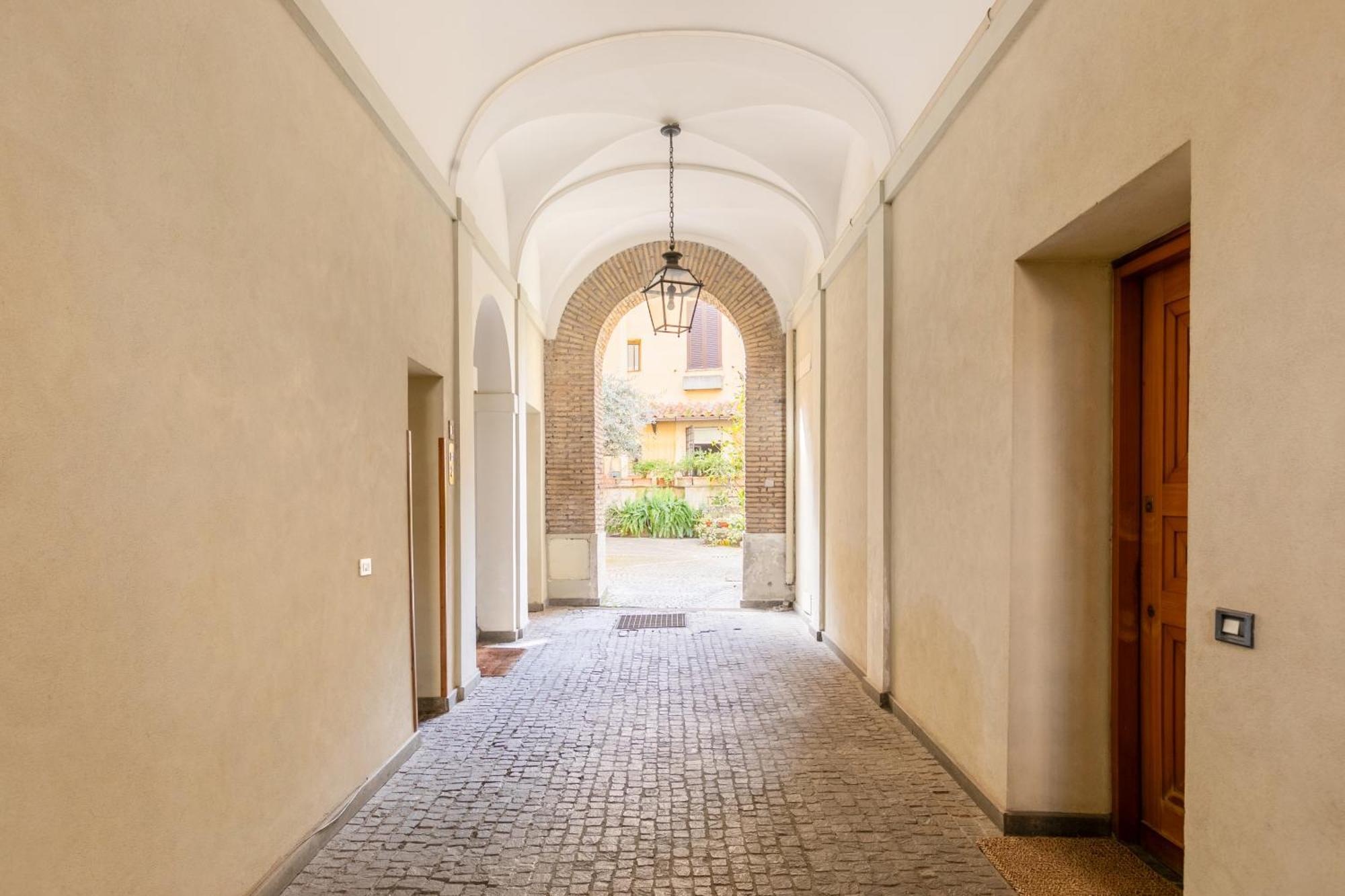 Quiet Trevi Fountain Apartment With Patio And Backyard Róma Kültér fotó