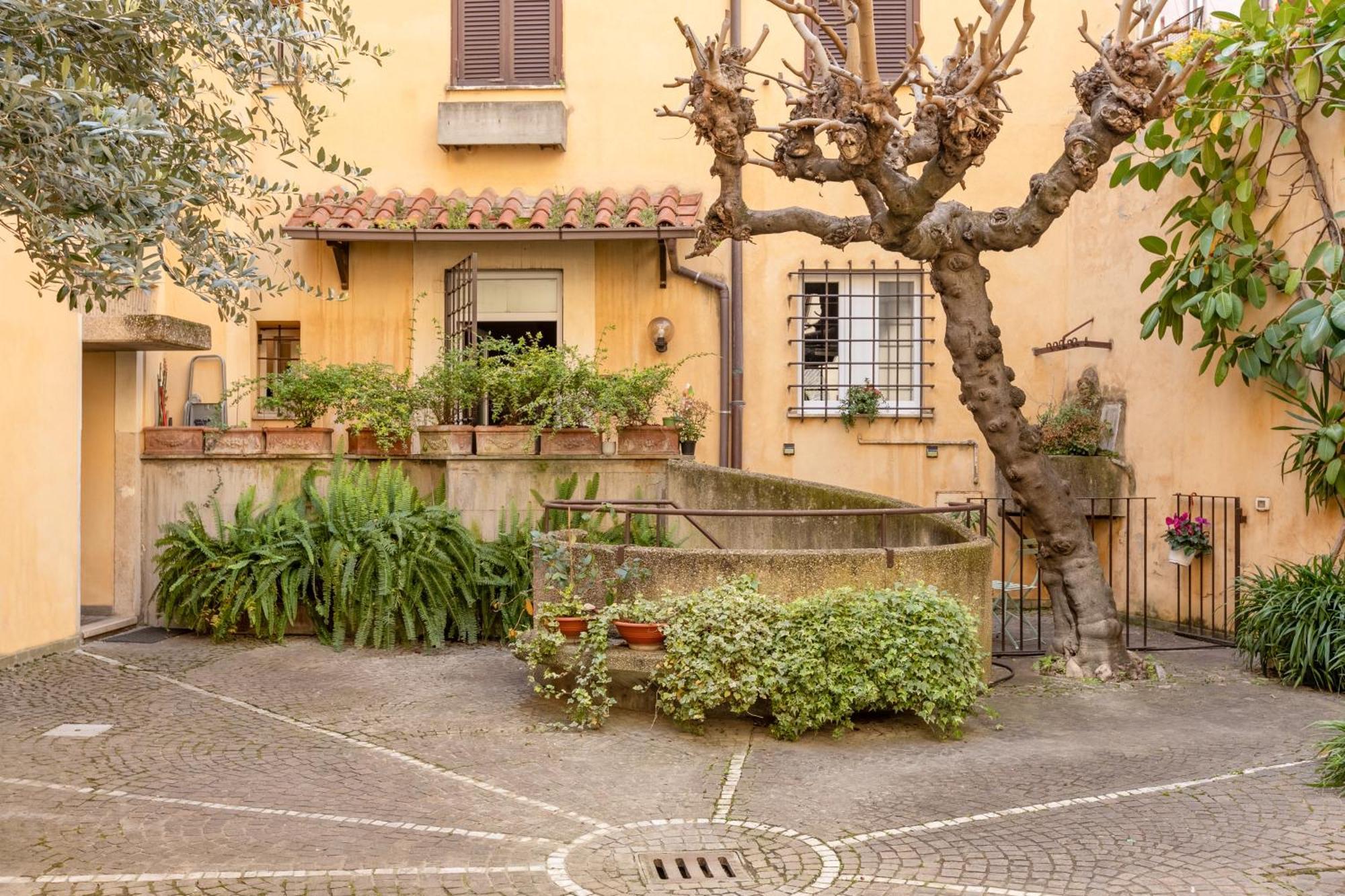 Quiet Trevi Fountain Apartment With Patio And Backyard Róma Kültér fotó